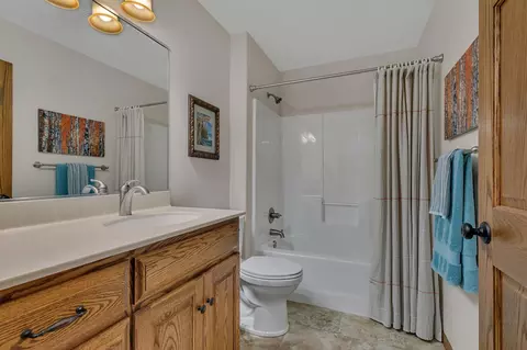 Bath - 5723 Glenview Ln, Saint Cloud, MN 56303 photo 3 of 3