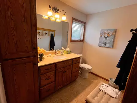 Bath - 5723 Glenview Ln, Saint Cloud, MN 56303 photo 2 of 4