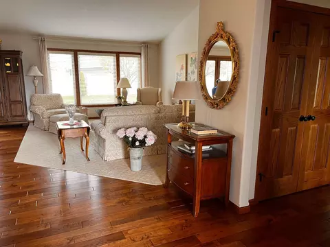 Entry Way - 5723 Glenview Ln, Saint Cloud, MN 56303 photo 2 of 2