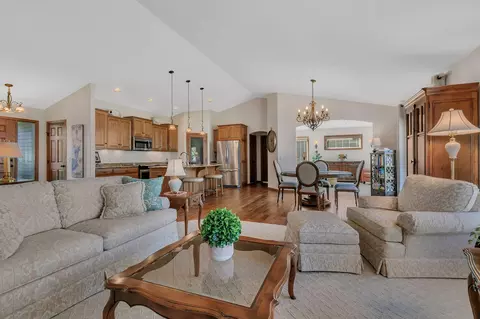 Living - 5723 Glenview Ln, Saint Cloud, MN 56303 photo 4 of 5