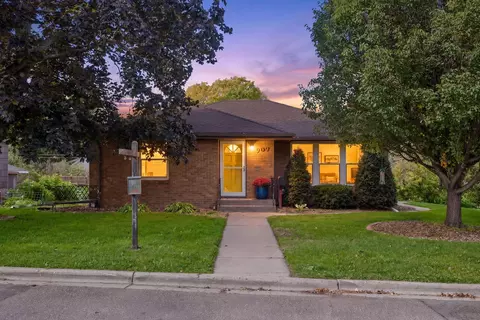 909 Manomin Ave, West Saint Paul, MN 55118