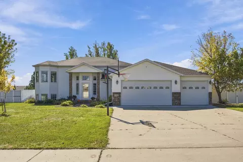 433 Prescott Ln, West Fargo, ND 58078