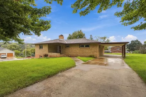 Exterior - 824 Brown St, Jackson, MN 56143 photo 7 of 8