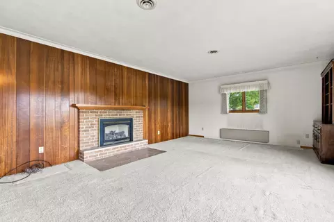 Living - 824 Brown St, Jackson, MN 56143 photo 3 of 6