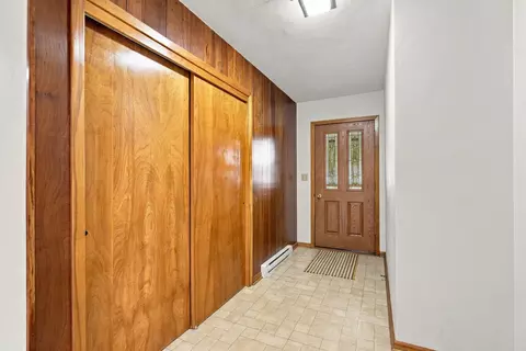 Entry Way - 824 Brown St, Jackson, MN 56143 photo 2 of 2