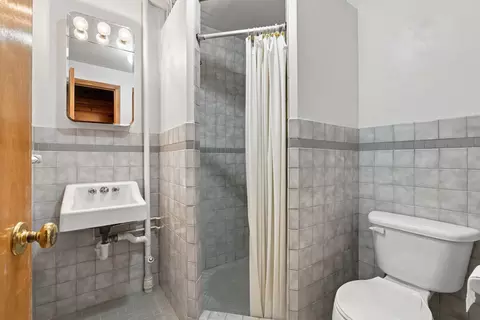 Bath - 824 Brown St, Jackson, MN 56143 photo 1 of 4