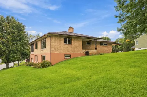 Exterior - 824 Brown St, Jackson, MN 56143 photo 4 of 8