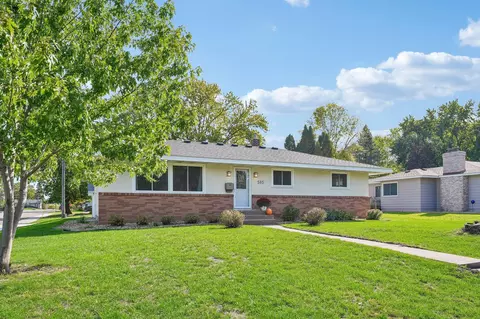 585 9th St N, Bayport, MN 55003