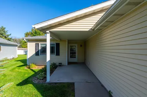 425 Fieldcrest Ln, Sartell, MN 56377