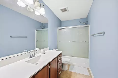 Bath - 2169 Cedar Grove Trl, Eagan, MN 55122 photo 4 of 4