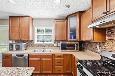 Kitchen - 2169 Cedar Grove Trl, Eagan, MN 55122 photo 3 of 5