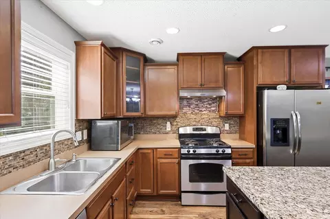 Kitchen - 2169 Cedar Grove Trl, Eagan, MN 55122 photo 2 of 5
