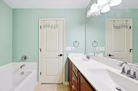 Bath - 2169 Cedar Grove Trl, Eagan, MN 55122 photo 3 of 4