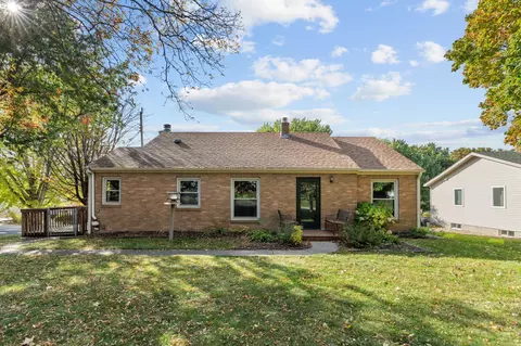 8142 Victoria Dr, Victoria, MN 55386