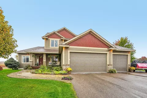 900 Heritage Trl NE, New Prague, MN 56071