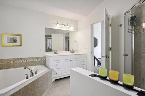 Bath - 4626 Kildare Rd, Mound, MN 55364 photo 1 of 2