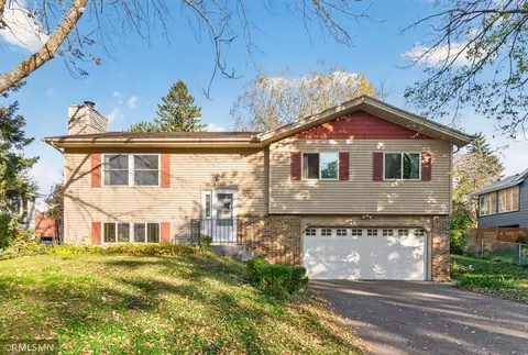 4292 Heritage Dr, Vadnais Heights, MN 55127