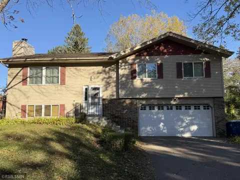 4292 Heritage Dr, Vadnais Heights, MN 55127