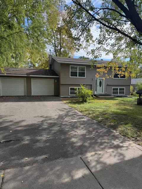 509 13th St SW, Little Falls, MN 56345