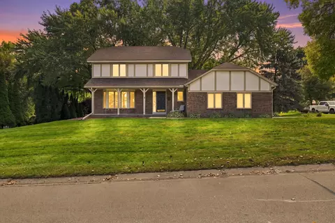 18731 Maple Leaf Dr, Eden Prairie, MN 55346