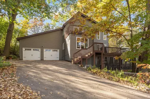 10294 Oak Shore Dr, Lakeville, MN 55044