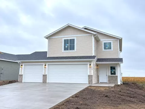 224 Lionheart Dr, Horace, ND 58047