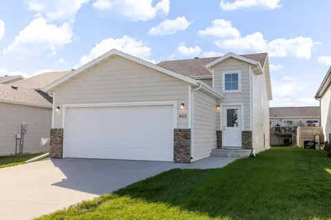 4513 17th St S, Moorhead, MN 56560