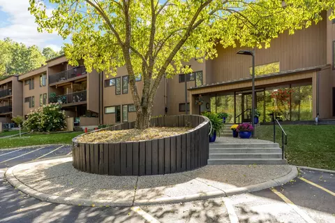 705 E Burnsville Pkwy #114, Burnsville, MN 55337