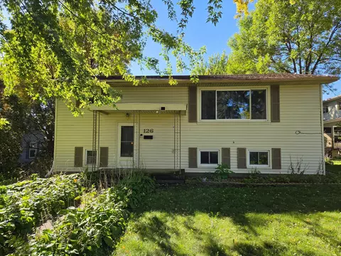 126 2nd Ave SW, Wells, MN 56097