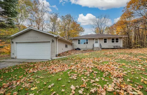 33137 Gary Dr, Grand Rapids, MN 55744