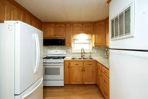 Kitchen - 124 E Saint Paul St, Darwin, MN 55324 photo 2 of 2