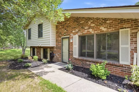 9712 Cimarron Cir, Minnetonka, MN 55305