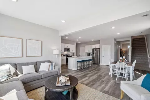 613 Goldenrod Trl, Waconia, MN 55387