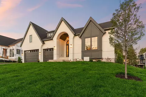 9270 Kiowa Trl, Chanhassen, MN 55317