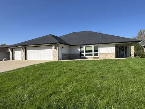 541 Southport Dr, Fairmont, MN 56031