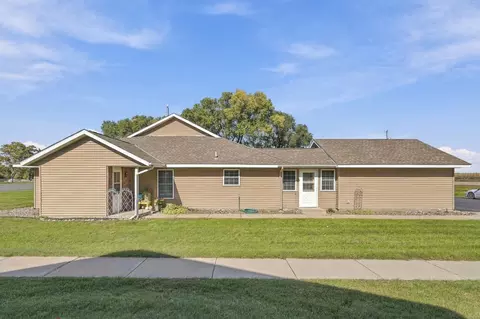 40 Sunrise Dr, Kimball, MN 55353