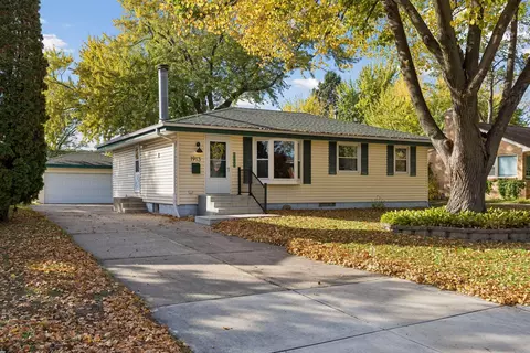 1913 Independence Ave N, Golden Valley, MN 55427