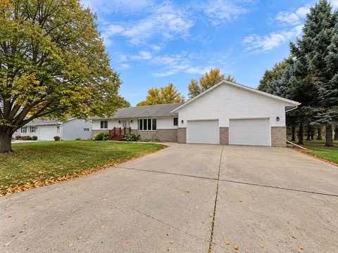 237 Crescent Dr, Breckenridge, MN 56520