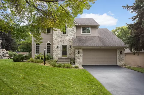 31 Marcin Hl, Burnsville, MN 55337