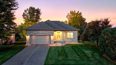 301 Canyon Blvd, Hudson, WI 54016