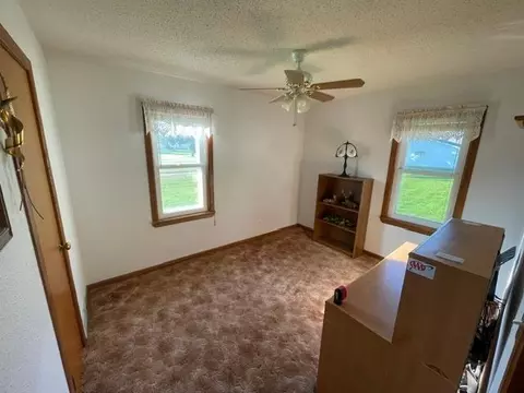 Bedroom - 803 13th Ave SE, Austin, MN 55912 photo 2 of 2
