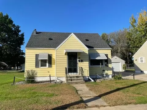Exterior - 803 13th Ave SE, Austin, MN 55912 photo 3 of 7