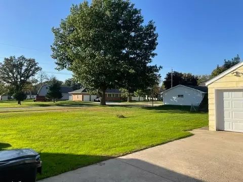 Exterior - 803 13th Ave SE, Austin, MN 55912 photo 7 of 7