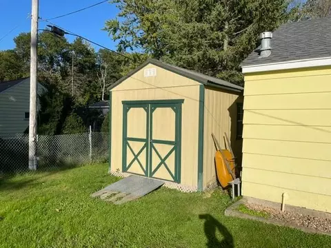 Exterior - 803 13th Ave SE, Austin, MN 55912 photo 5 of 7