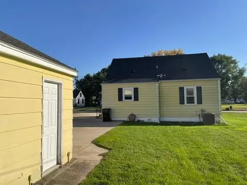 Exterior - 803 13th Ave SE, Austin, MN 55912 photo 6 of 7