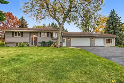 642 Callahan Pl, Mendota Heights, MN 55118