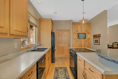 Kitchen - 1558 Katrina Ct, Saint Cloud, MN 56301 photo 2 of 5