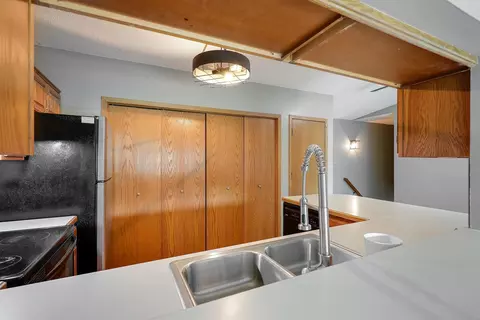 Kitchen - 11139 Edgewood Cir N, Champlin, MN 55316 photo 4 of 5