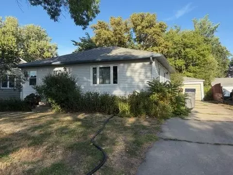 1006 10th St N, Moorhead, MN 56560