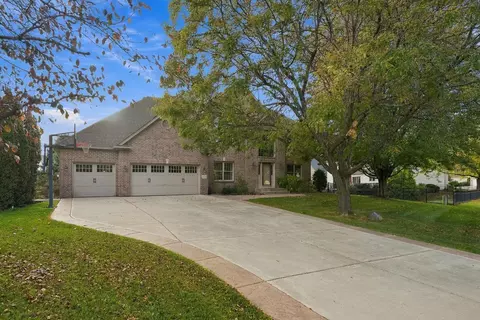 1400 Larkspur Dr, Woodbury, MN 55129